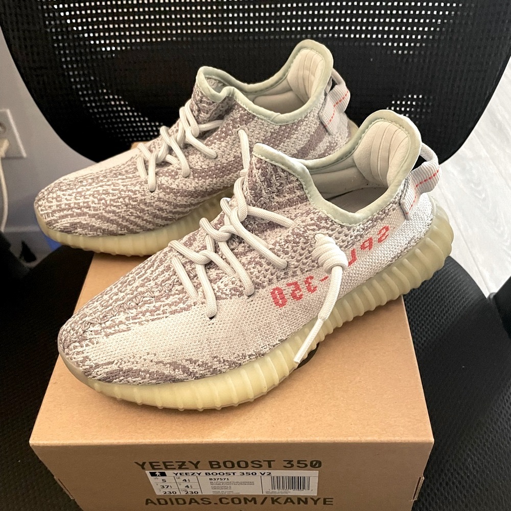 Yeezy boost 350 Blue Tint